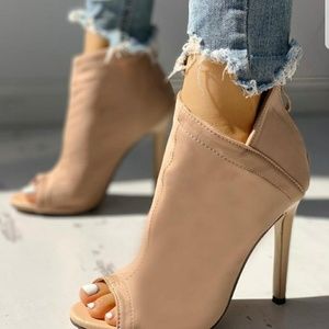 🛍💕Nude Peep Toed Heels